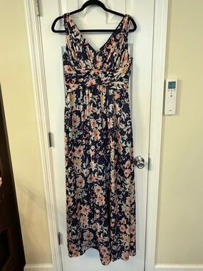 Dove & Dahlia Weddington Way Floral Maxi Dress Size 8 Wedding Guest